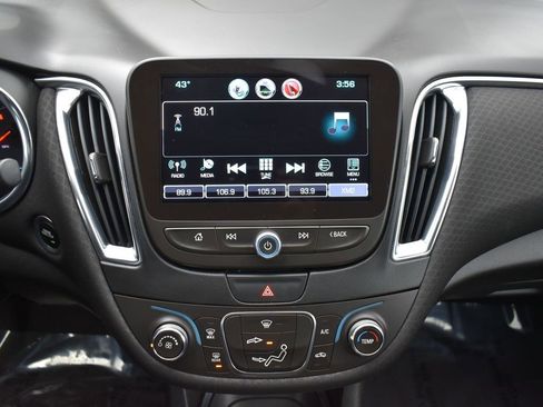 Used 2017 Chevrolet Malibu LT image 19