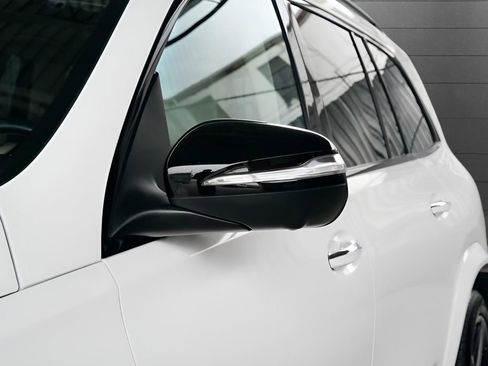 Used 2022 Mercedes-Benz GLS 450 4MATIC w/ AMG Line Exterior image 10