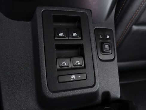 Used 2023 Ford Bronco Badlands w/ Sasquatch Package AWD/4WD image 39