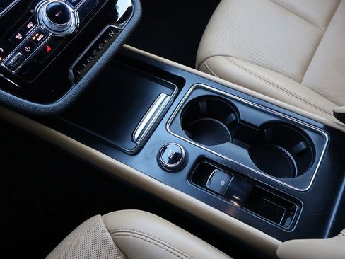 Used 2020 Lincoln Corsair Reserve image 30