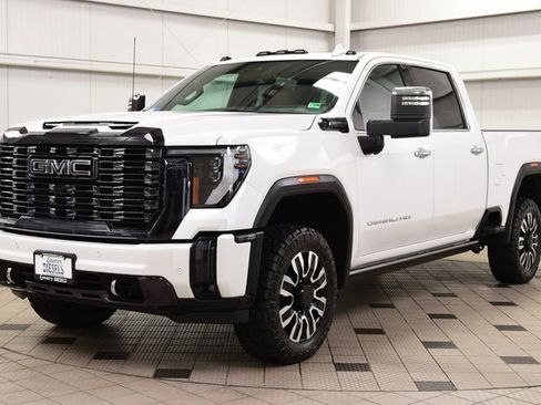 Used 2024 GMC Sierra 2500 Denali Ultimate image 3