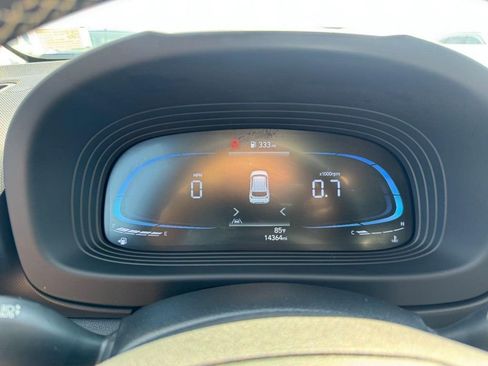 Certified 2025 Hyundai Venue Limited FWD image 23
