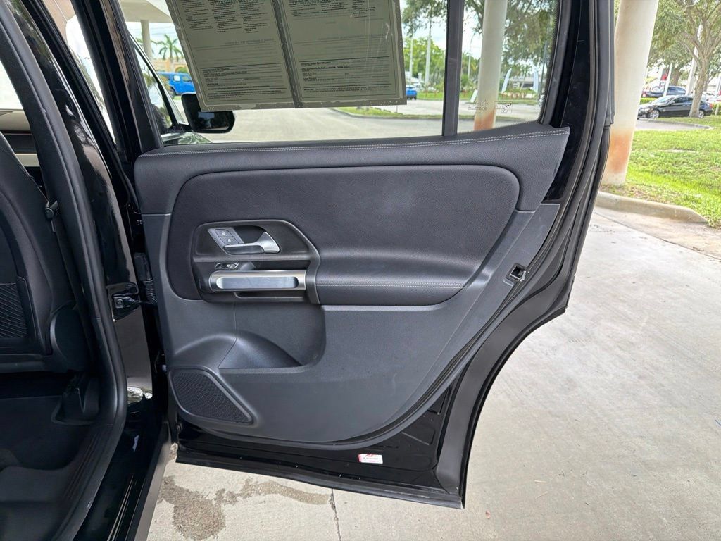 Used 2022 Mercedes-Benz GLB 250 image 38