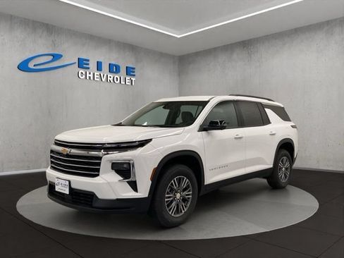 New 2026 Chevrolet Traverse LT w/ Driver Confidence Package AWD/4WD image 4