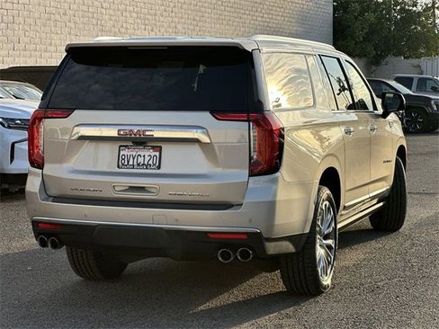Used 2021 GMC Yukon XL Denali w/ Denali Premium Package image 4