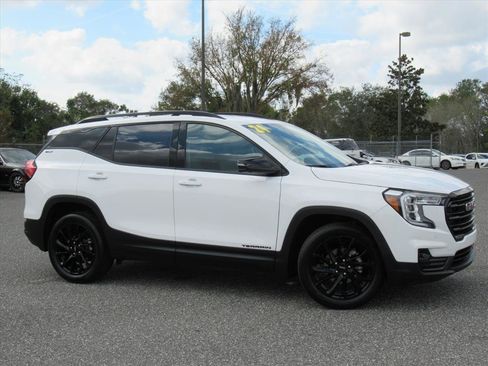 Used 2024 GMC Terrain SLT w/ Tech Package image 2