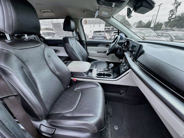 Used 2024 Kia Carnival LX FWD image 28