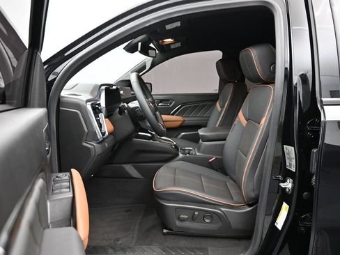 Used 2024 GMC Canyon AT4 w/ Technology Package AWD/4WD image 9