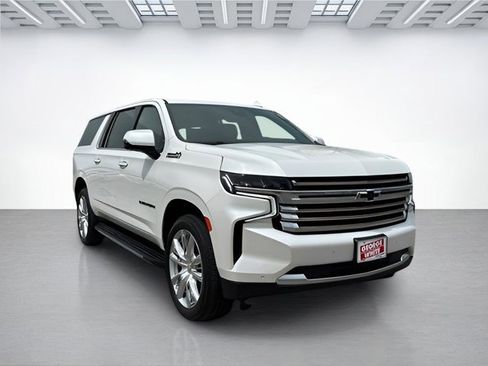 Used 2024 Chevrolet Suburban High Country image 2