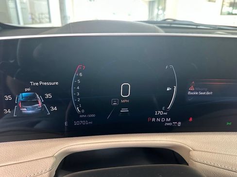 Used 2025 Cadillac XT4 Premium Luxury w/ Technology Package AWD/4WD image 39