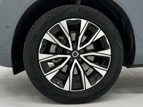 Used 2023 Volvo XC60 B5 Plus image 6