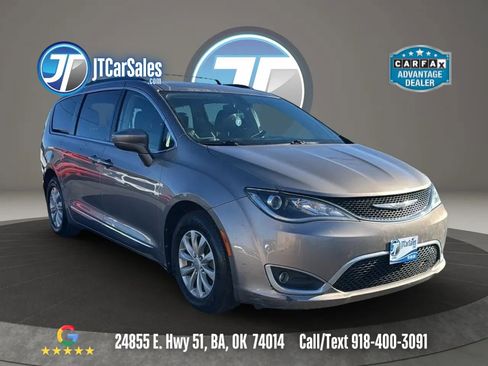 Used 2017 Chrysler Pacifica Touring-L image 1