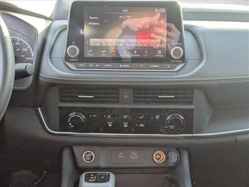 Used 2023 Nissan Rogue S image 16