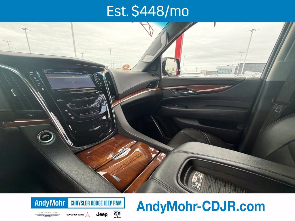 Used 2017 Cadillac Escalade Luxury AWD/4WD image 35