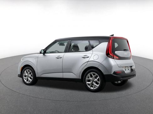 Used 2025 Kia Soul LX w/ LX Technology Package FWD image 7
