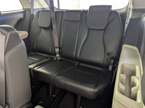 Used 2022 Kia Carnival LX image 28