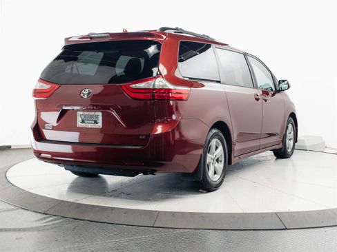 Used 2019 Toyota Sienna LE w/ Outdoor Package FWD image 12