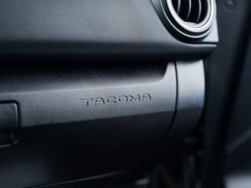 Used 2016 Toyota Tacoma TRD Sport AWD/4WD image 23