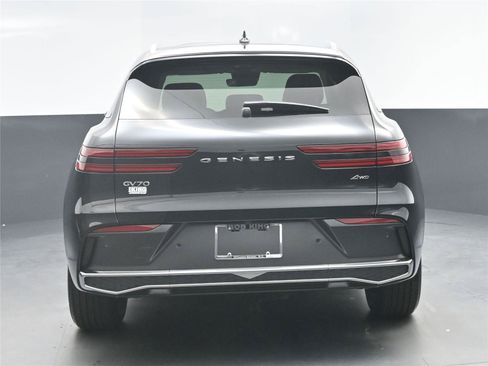 New 2026 Genesis GV70 2.5T Select image 13