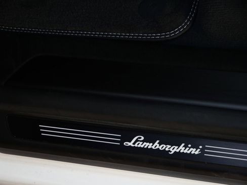 Used 2024 Lamborghini Urus Performante image 32