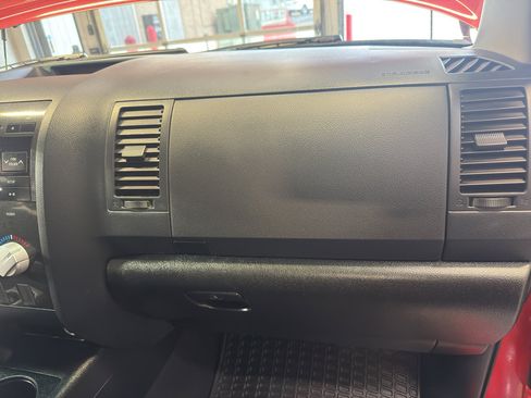 Used 2013 Toyota Tundra 4x4 CrewMax image 23