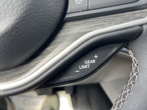 Used 2023 Jeep Wagoneer Series II AWD/4WD image 29