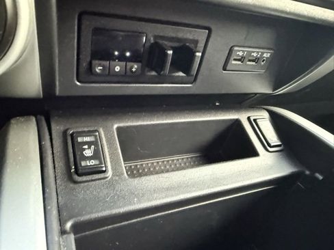 Used 2019 Nissan Titan SV w/ SV Convenience Package image 25