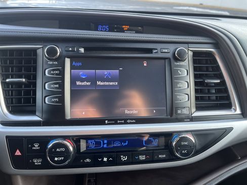 Used 2019 Toyota Highlander XLE image 28