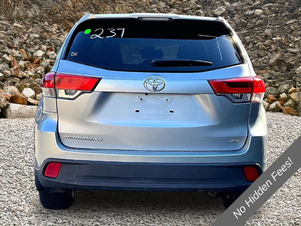 Used 2019 Toyota Highlander LE AWD/4WD image 4