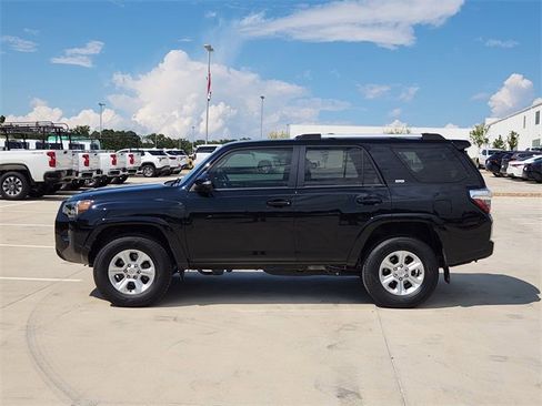 Used 2022 Toyota 4Runner SR5 Premium image 5