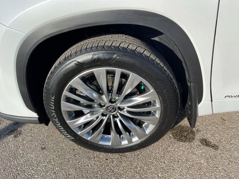 New 2026 Toyota Highlander Platinum AWD/4WD image 32