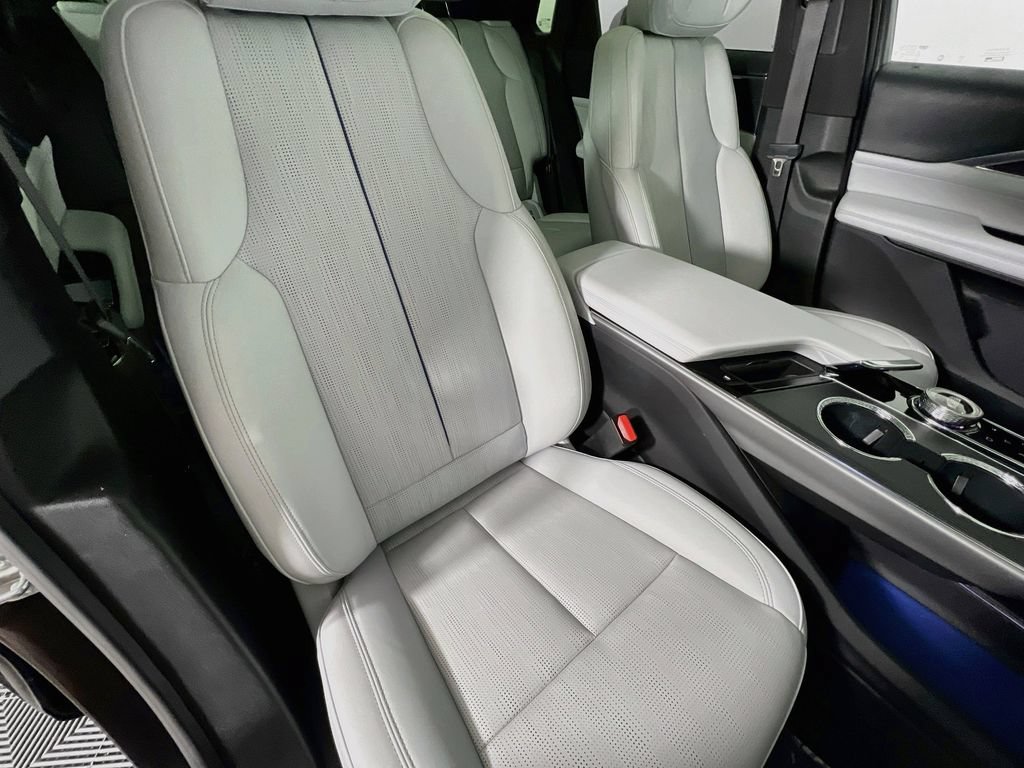Used 2024 Cadillac Lyriq Sport w/ LPO, Floor Liner Package AWD/4WD image 28