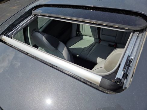 Used 2024 Hyundai Elantra Limited FWD image 3