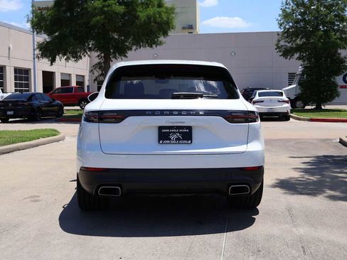 Used 2022 Porsche Cayenne AWD/4WD image 5