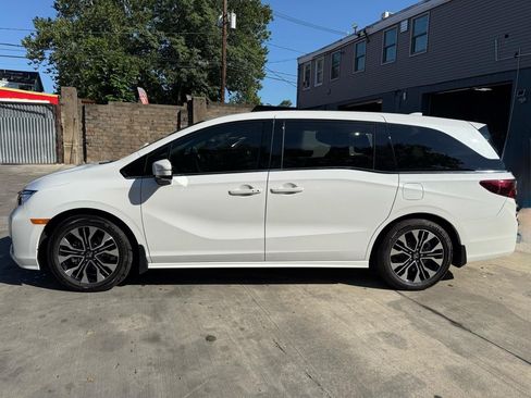 Used 2026 Honda Odyssey Elite image 2