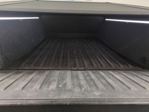 Used 2024 Tesla Cybertruck AWD Crew Cab image 26