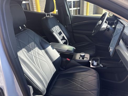 Used 2022 Ford Mustang Mach-E Select image 26