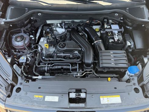 Used 2025 Volkswagen Taos SE FWD image 31