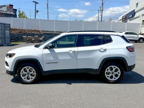 Used 2025 Jeep Compass Latitude AWD/4WD image 4