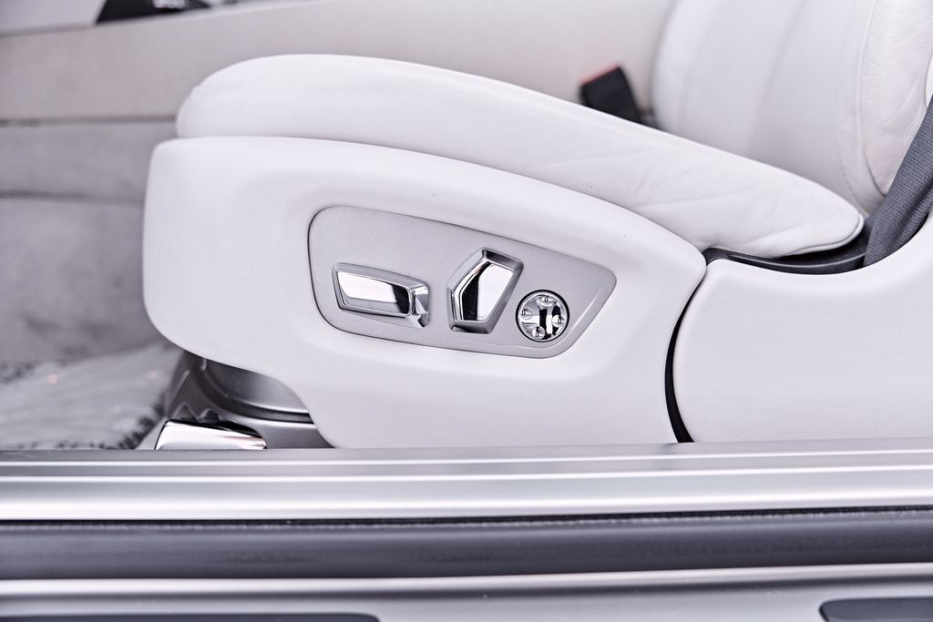 Used 2014 Rolls-Royce Wraith RWD image 53
