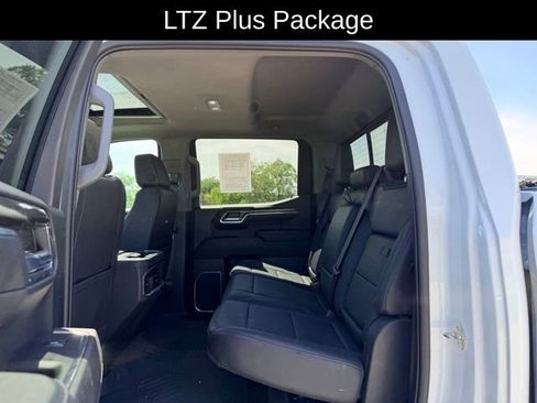 Used 2023 Chevrolet Silverado 1500 LTZ w/ LTZ Premium Package AWD/4WD image 8