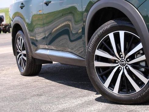 Used 2025 Nissan Pathfinder Platinum AWD/4WD image 3