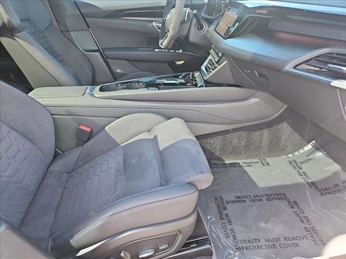 Used 2024 Audi e-tron GT Premium Plus w/ Performance Package image 22