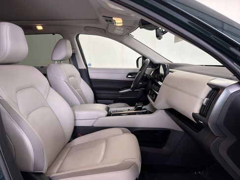 Certified 2025 Nissan Pathfinder SL w/ SL Premium Package image 23