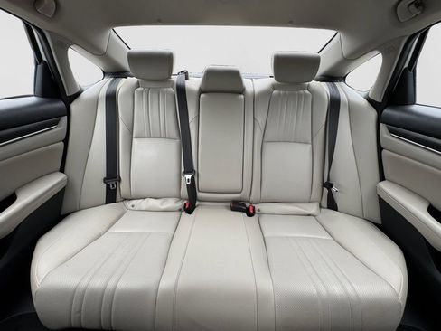 Used 2019 Honda Accord Touring image 14