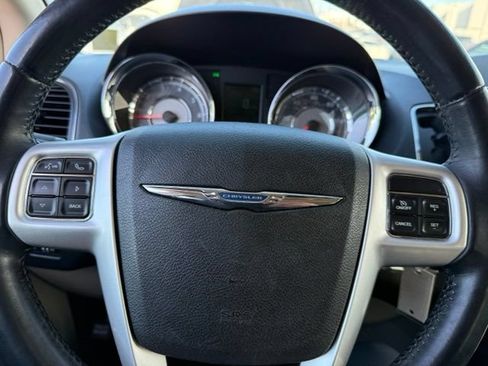 Used 2016 Chrysler Town & Country Touring FWD image 16
