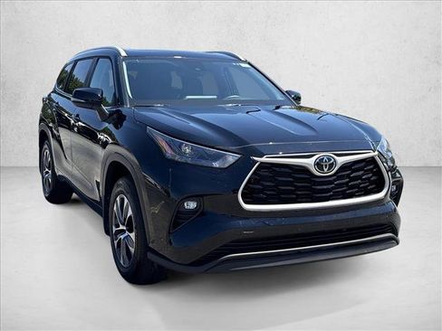 Certified 2026 Toyota Highlander XLE AWD/4WD image 3