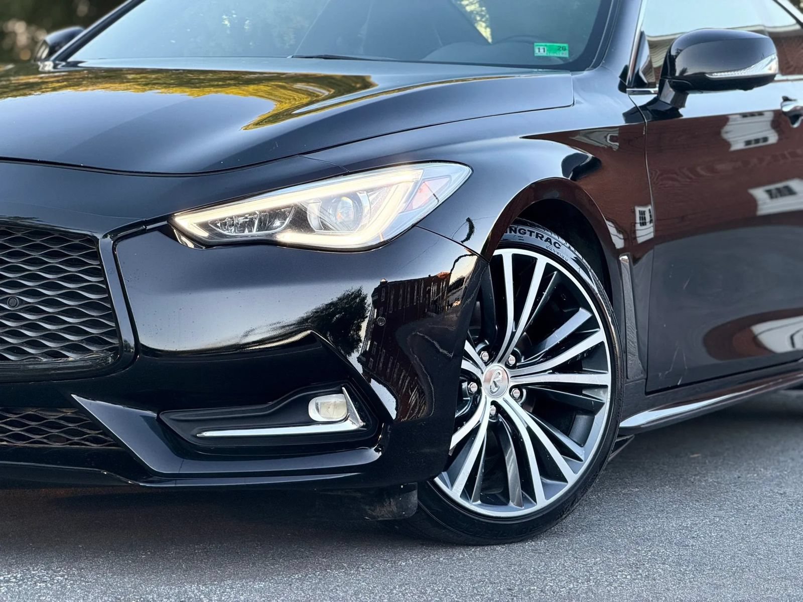 Used 2018 INFINITI Q60 3.0t Luxe w/ Sensory Package 3.0T Luxe AWD/4WD image 3