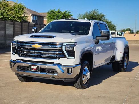 Used 2025 Chevrolet Silverado 3500 LTZ AWD/4WD image 13