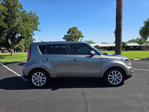 Used 2019 Kia Soul + FWD image 3